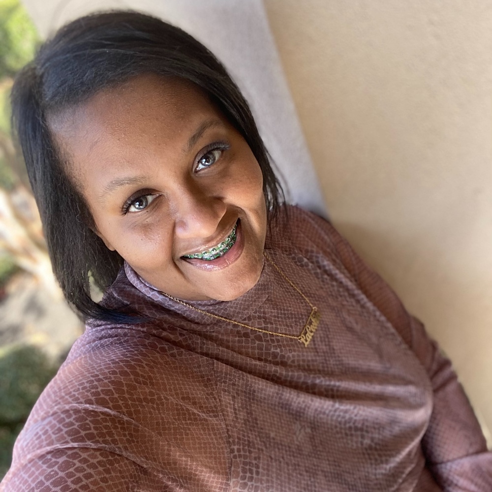 Meet your Posher, Lacoshia